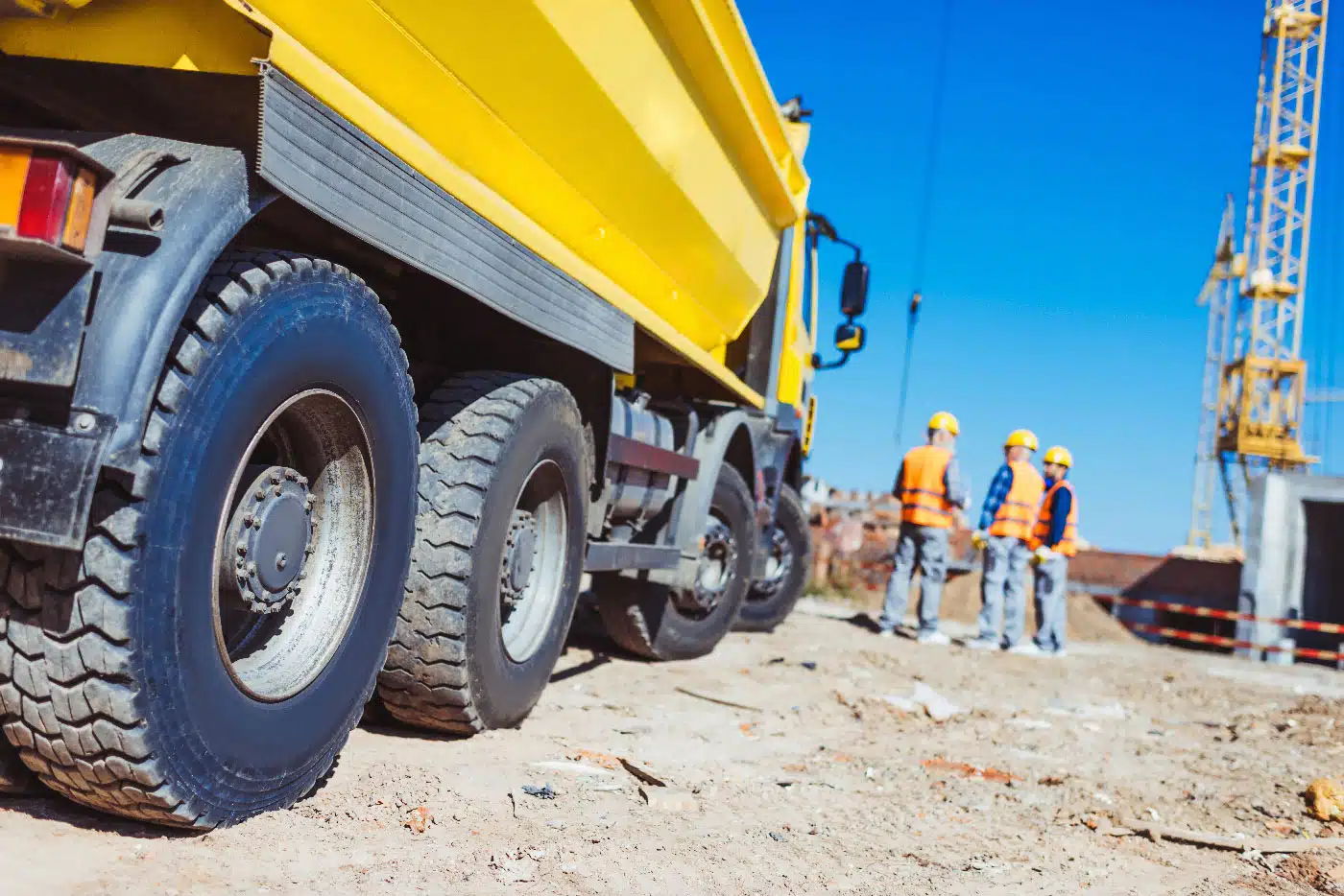 Servizi di Trasporto e Noleggio. Che abbiate bisogno di smaltire detriti da un cantiere, trasportare un escavatore, noleggiare un ragno o una gru per lavori in quota, o gestire un carico fuori sagoma, SGS ha la soluzione giusta per voi.